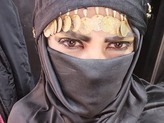 Erotikus videocsevegés LaylaMustafa