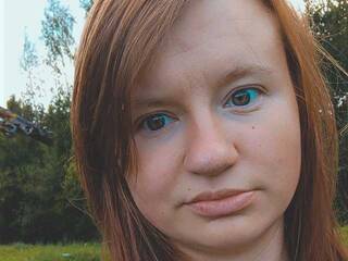 Erotikus videocsevegés Leenakene