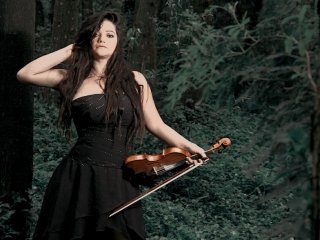 A profil fényképe leilamendez
