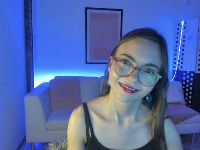 Fényképek Leilastar18 #new model welcome in my room lets have #fun togeother #petite #cute #boobs #pvt