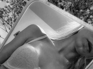 Erotikus videocsevegés LeksiAngel