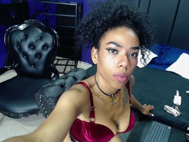 Fényképek Lesly-Queen im a girl BDSM and i can complace u come on