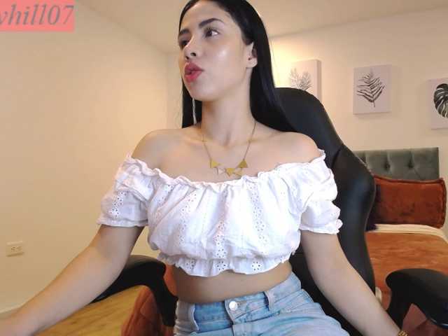 Fényképek LeslyHill Guuuuuuys do you want to see me naked? We complete the goal of 200 tokens together!