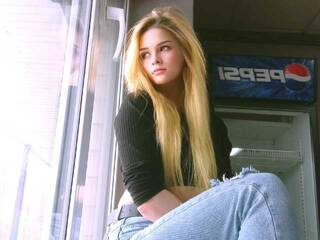 Erotikus videocsevegés LetsRight