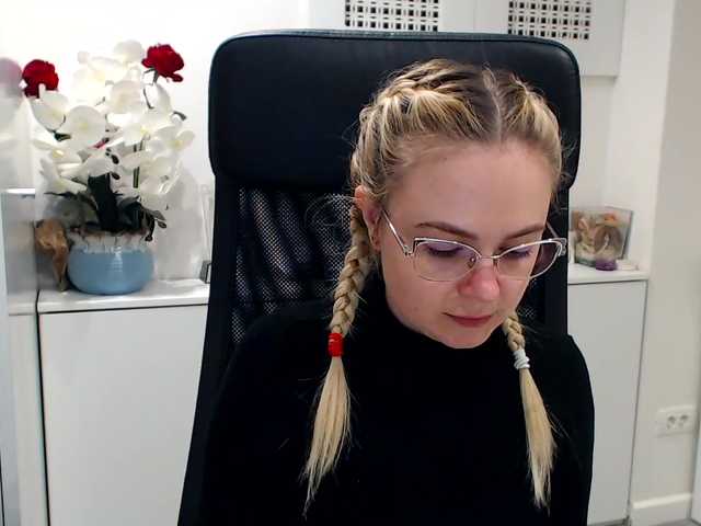 Fényképek LexyTyler Lush on! Broadcasting from my boss office :) so shhhhh #blonde #lushon #shh #onlyfullprivateson #makemecum #glasses