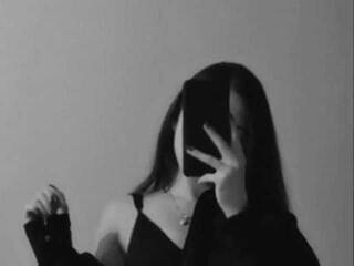 Erotikus videocsevegés Lia-Li