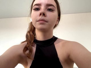 Erotikus videocsevegés Lil-RO-XO