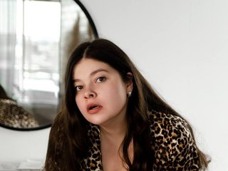 Erotikus videocsevegés Lila-Linds