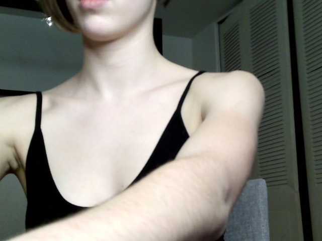 Fényképek Lilbillie sexy petite 18 year old SLUT horny and trying to cum