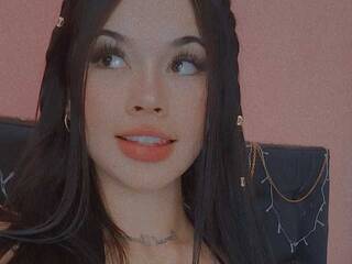 Erotikus videocsevegés Lili-James