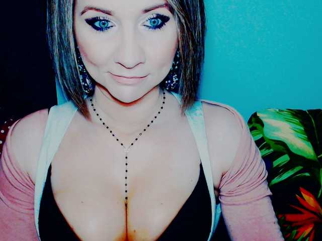 Fényképek Lilly666 hey guys, ready for fun? i view cams for 80 tok, to get preview of my body 90, LOVENSE LUSH Low 15, med 30, high 60, mic on, toys on.... and other things also :)