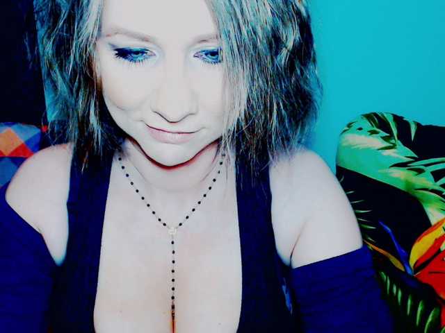 Fényképek Lilly666 hey guys, ready for fun? i view cams for 80 tok, to get preview of my body 90, LOVENSE LUSH Low 15, med 30, high 60, mic on, toys on.... and other things also! :)