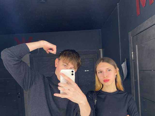 A profil fényképe MiaTwins