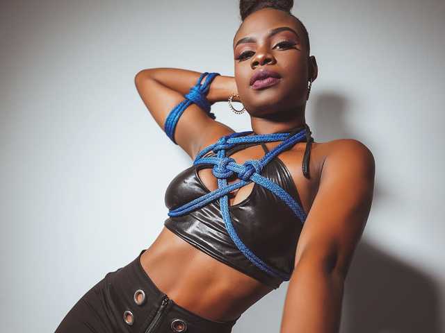 A profil fényképe LinsyAdams