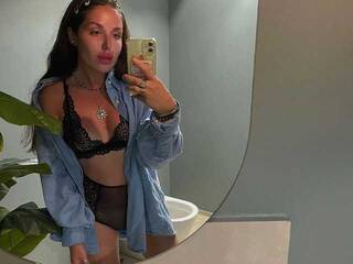 Erotikus videocsevegés LisaAlbarn