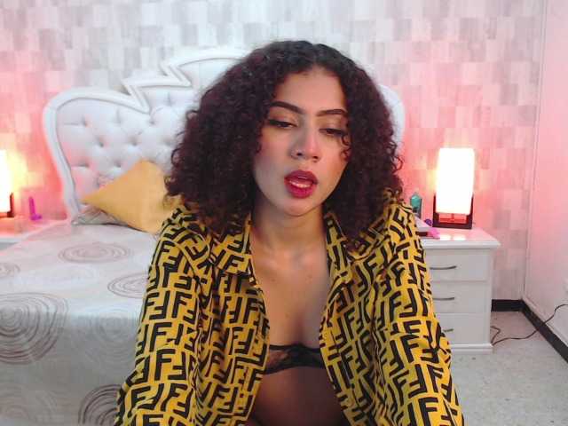 Fényképek LisaReid Sexy striptease [none] , we are so far [none] here, just tip this to start show my king [none]