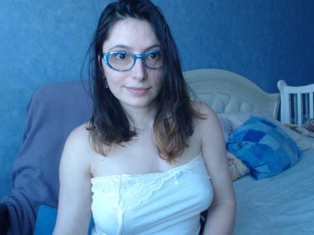 Fényképek LisaSweet23 hi boys welcome to my room to chat and for hot body to see naked in private))
