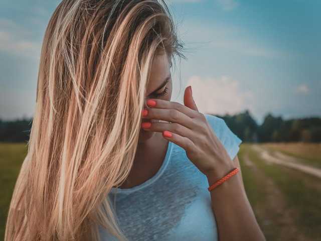 A profil fényképe Lisonya