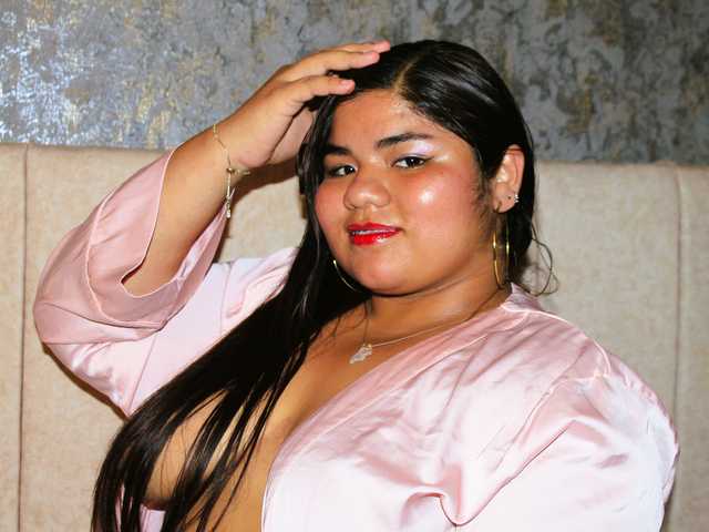 A profil fényképe lissa-curvyx
