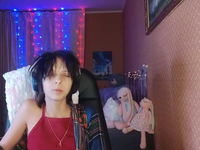 Fényképek LittleGirl69 Hello! I am Alice. I like to communicate and listen to music, learn something new. Put your tracks through a DJ, let's listen together