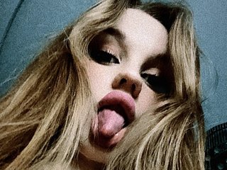 Erotikus videocsevegés littleprincess