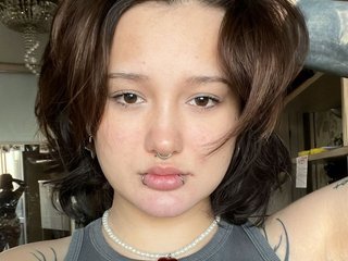Erotikus videocsevegés littlewetgirl