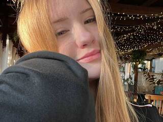 Erotikus videocsevegés LizethHanry