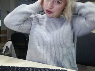 Fényképek Lola-Hola I am in office, working as a secretary! The director is nearby! Ass in jeans 10, bra 40, nipples 80, boobs 100, bra off 120300 токенов что-бы показать шоу, 300 токенов уже собрано, осталось 0 токенов