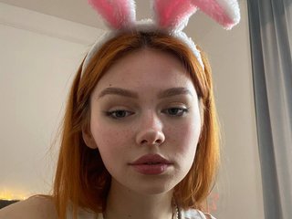 Erotikus videocsevegés LolaRedBunny