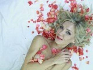 Erotikus videocsevegés lovelylaura