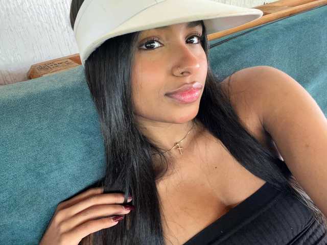 A profil fényképe Lucy-Frazier