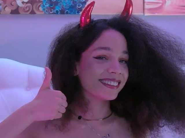 A profil fényképe Lucy-Lou