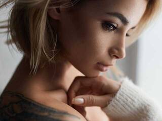 Erotikus videocsevegés lucymorrison