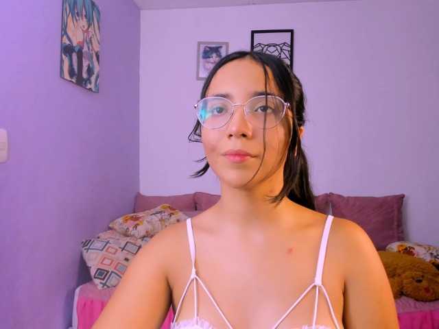 Fényképek LucyWill ❤ I m Lucy, shy and charming, a lover of good music, koalas and self-confident men. welcome to my room xoxo ❤ Je suis ici pour rencontrer des gens, me faire des amis et profiter.