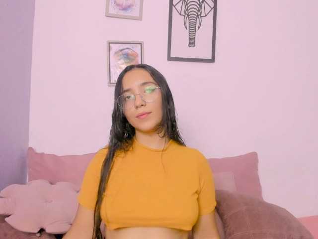 Fényképek LucyWill ❤ I m Lucy, shy and charming, a lover of good music, koalas and self-confident men. welcome to my room xoxo ❤ Je suis ici pour rencontrer des gens, me faire des amis et profiter.