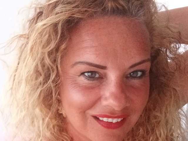 A profil fényképe Lussyanna