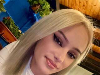 Erotikus videocsevegés LustyRose