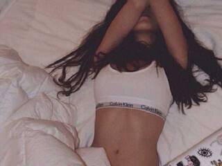 Erotikus videocsevegés MacCaa-megan