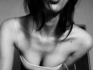 Erotikus videocsevegés MadameLia