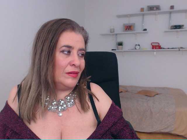 Fényképek MarissaSerano Hi guys, here are the most gorgeous natural huge breasts waiting for you 50 tokens