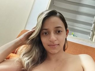 Erotikus videocsevegés MaddieLoyd