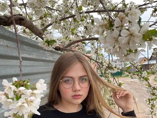Erotikus videocsevegés maddykit