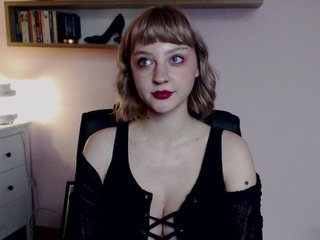 Erotikus videocsevegés MadelineLOVE99