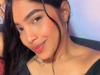 Erotikus videocsevegés madelynefox