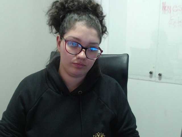 Fényképek Angijackson_ Im in my officeMake me feel like a queen and you will be my kingFav vibs 44, 88 and 111