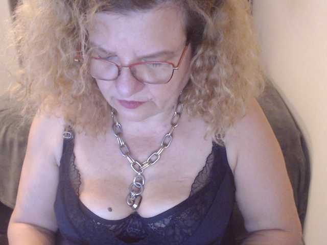 Fényképek maggiemilff68 #mistress #mommy #roleplay #squirt #cei #joi #sph - every flash 50 tok - masturbate and multisquirt 450- one tip