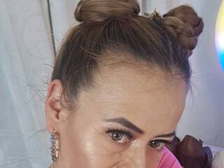 Erotikus videocsevegés MAGHENTA