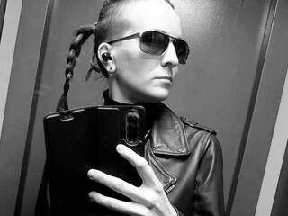 Erotikus videocsevegés Magretta_Dering