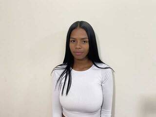 Erotikus videocsevegés MaiaChocolate