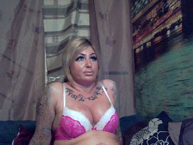 Fényképek MailyHurt hi ,guys! my name is Mia ! welcome group and prv chat! hot show free chat after goal!